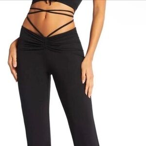 I am Gia black tie pants